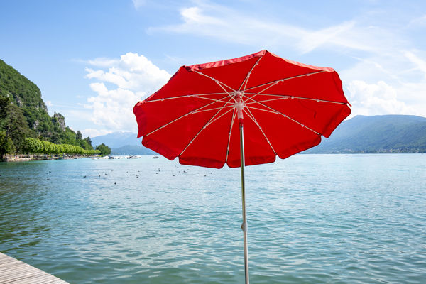 PARASOLS MIAMI Le parasol professionnel rond idéal pour les bords de mer ou piscine